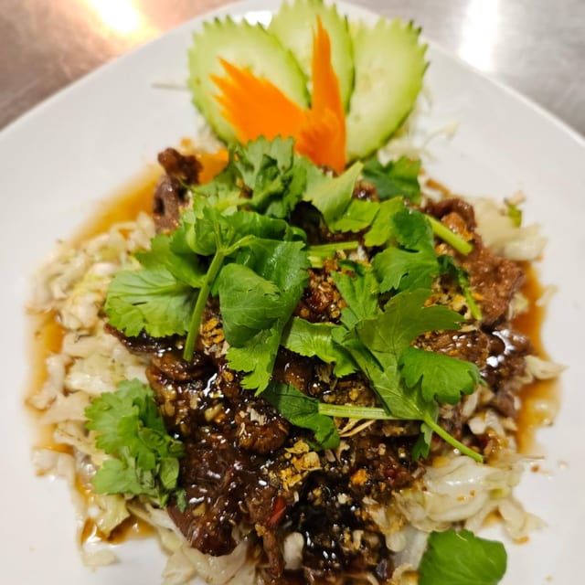 Garlic Pepper Stir-Fry (Todd Kra Tiem).